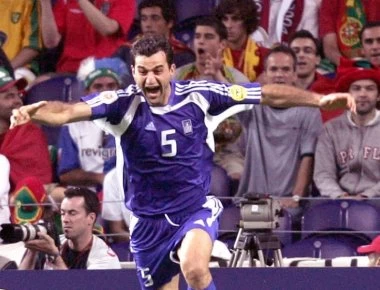 Σαν σήμερα 15 χρόνια πριν: Το ιστορικό γκολ του Δέλλα στον ημιτελικό με την Τσεχία στο EURO 2004 (βίντεο)